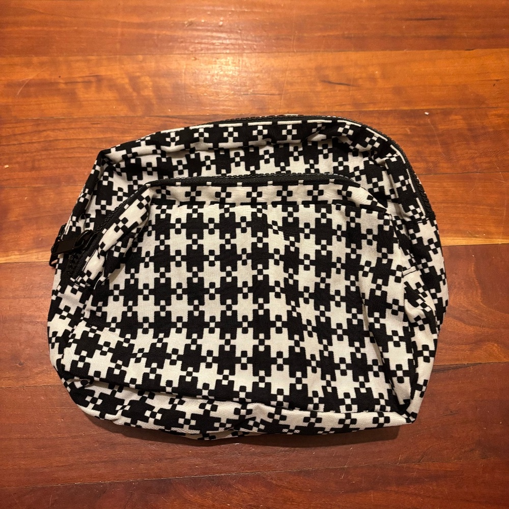 BAGGU Black and White Crossbody Bag